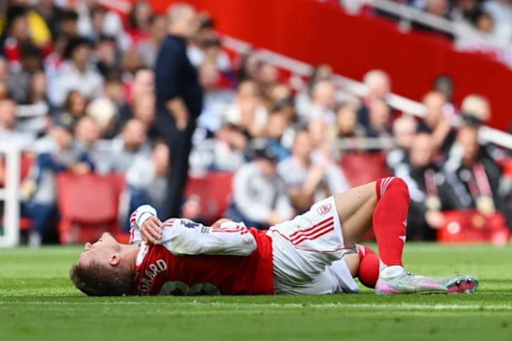 Odegaard buộc phải rời sân sớm vì chấn thương trong trận đấu với Nottingham Forest